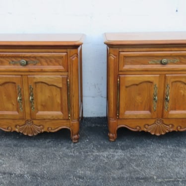 Hickory French Carved Nightstands Side End Bedside Tables a Pair 3974
