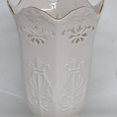 Lenox Porcelain Langtry Collection Ivory and 24K Gold Trim Pierced Vase 3548B