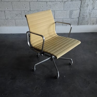 Eames aluminum group chair by Herman Miller 