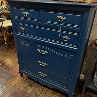 Navy painted 5 drawer chest by Huntley furniture company. 38” x 19” x 47” 