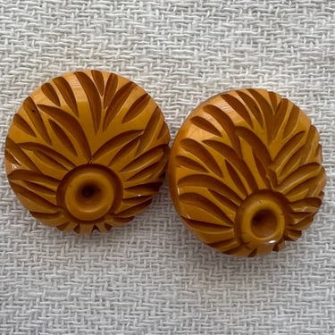 Bakelite button hand carved 1 x 3/8” deep 