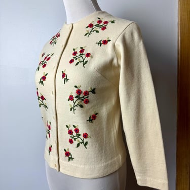 VTG 1960’s Jantzen wool Cardigan sweater~ off with tiny embroidered flowers~ 60’s Mod retro cropped fitted wool knit/ size SM 34 