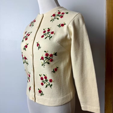 VTG 1960’s Jantzen wool Cardigan sweater~ off with tiny embroidered flowers~ 60’s Mod retro cropped fitted wool knit/ size SM 34 