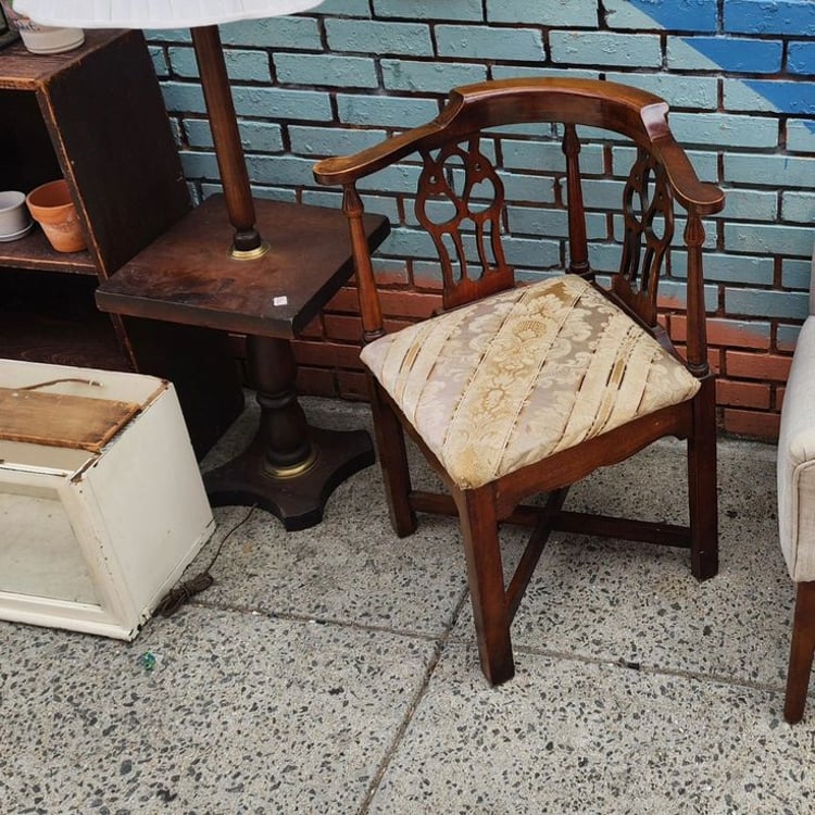 Mahogany Finish Corner Seat. Comfortable wide seat. 