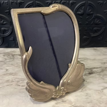 Tarnish Resistant Swan Frame