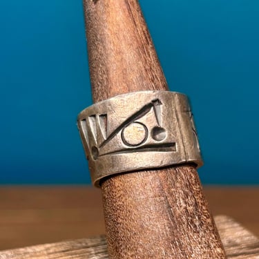 Silver Ring Unsigned Native American Inlaid Tribal Design Triangles And Circles 