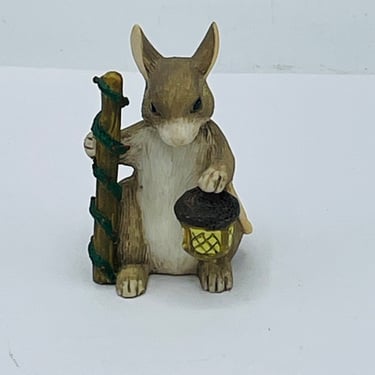 Charming Tails Dean Griff Silvestri Figurine Fall Christmas Mouse holding a lantern 