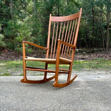 Danish J16 Rocking chair designed by Hans Wegner 