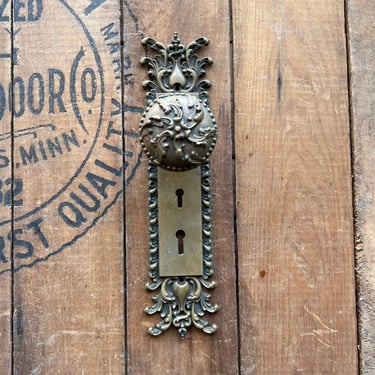 Antique 1890s Victorian Salvaged Brass Door Knob & Plate E-12600 
