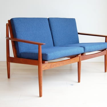 Danish Modern Svend Aage Eriksen Teak Settee Glostrup Mobelfabrik Made in Denmark 