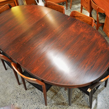 Stunning Rosewood Oval 2 Leaf Dining Table w/ Conical Legs by Moreddi