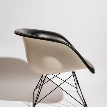 Eames La Fonda Shell Closet Chair