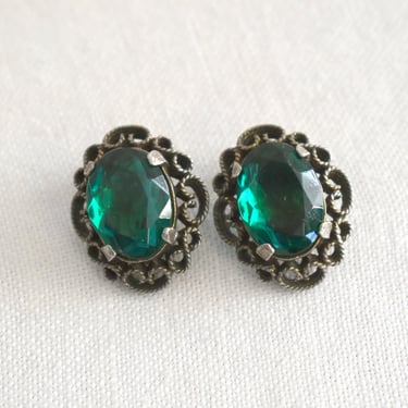 1960s Emerald Green Rhinestone Oval Clip Earrings 