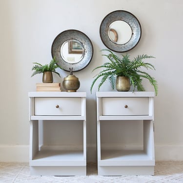 A Set of Simple of Mid-Century Modern Side Tables in an Off-White Silvery Green