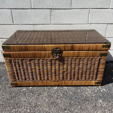 Fabulous Vintage Wicker Trunk Coffee Table with Storage and Glass Top Boho Chic Bohemian Woven Brass Decor Storage Basket Decoration Weave 