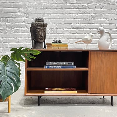 Apartment Sized LOW Mid Century MODERN styled Walnut CREDENZA / Sideboard / Media Stand 