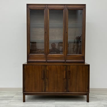 American Of Martinsville Mid-Century Modern China Cabinet - Display Case W/Lights  (SHIPPING NOT FREE) 