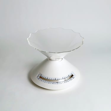 Guzzini Dolly Kitchen Scale, 2 Piece Design in Cream & Clear Lucite, Made in Italy, Vintage 1980's 