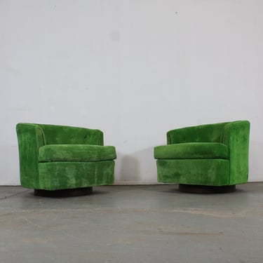 Pair of Mid-Century Danish Modern Barrel Back Swivel Club Chairs 