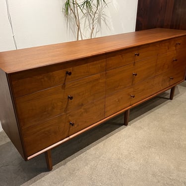 Glenn of California 9 drawer dresser