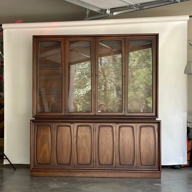 Mid Century Broyhill Emphasis China Cabinet 
