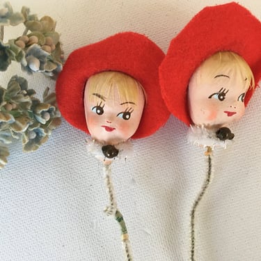 Pair Of Mini Vintage Girl Heads With Red Hat Picks, Feather Bangs, Mache Type Heads Hand Painted Faces, Floral Designs, Wreath Crafting 