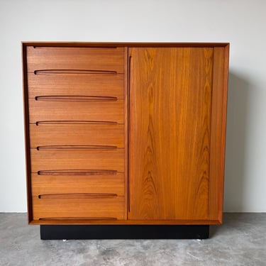 1970s Mid-Century Dyrlund Teak Gentleman’s Chest Wardrobe – Tall Dresser with Sliding Door 