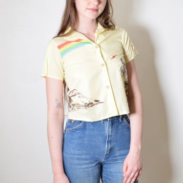 Vintage 1970s Lemon Yellow HAWAIIAN Islands + RAINBOW Graphic Petite Cropped Resort Summer Blouse XS 