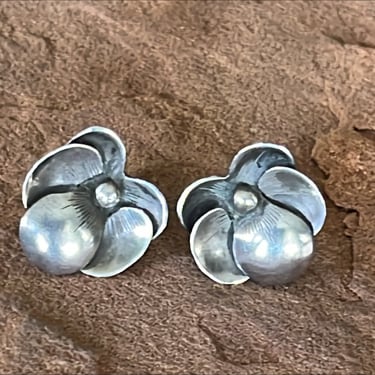 Vintage Taxco Sterling Silver Pretty Violet / Viola Flower Screw Back Earrings c. 1940's 