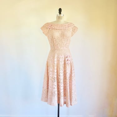 1950's Peachy Pink Cotton Lace Fit and Flare Party Dress Ribbon Trim 50's Spring Summer Rockabilly Swing 28 Waist Size Small/Medium 