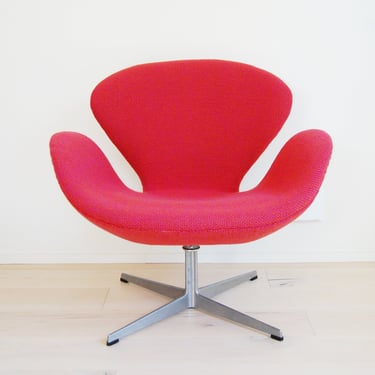 Danish Modern Arne Jacobsen Swan Chair for Fritz Hansen Made in Denmark Alexander Girard Wool Fabric 