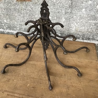 Vintage Cast Iron Wall Mount Coat Hanger (Seattle)