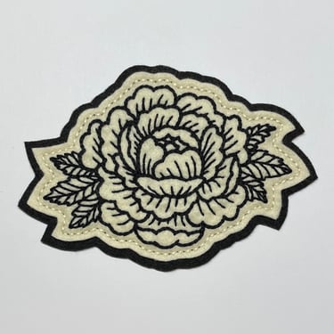 Handmade / hand embroidered off-white & black felt patch - traditional peony single line patch - vintage style - traditional tattoo flash 