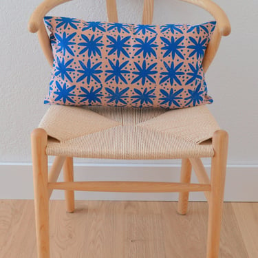 block printed lumbar throw pillow cover. blue floral dots. 12" x 20". boho decor. organic & eco-friendly. hand printed pillow. blue + pink. 