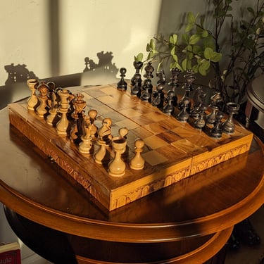 Beautiful Vintage Holy Land Olive Wood Handmade Chess Set 