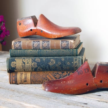 Antique wooden shoe form / cobblers shoe last / industrial primitive rustic display / farmhouse decor / shoe making tools / kid's shoe 