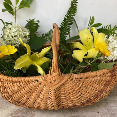 Vintage Wicker Rattan Garden Gathering Flower Centerpiece Farmhouse Basket