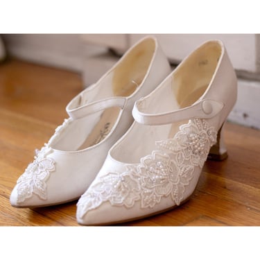 Vintage Wedding Shoes - Victorian Bridal Heels - Mary Jane Kitten Heel - Pointed Toe, Beaded Floral Applique 