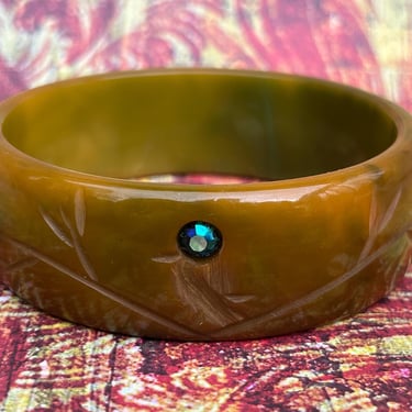 carved bakelite bird bangle creamed spinach jeweled cuff bracelet. 