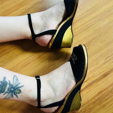 Vintage 1930’s Art Deco Gold Metallic Leather & Black Suede Wedges Shoes Heels - size 8 8.5 8 1/2 39 