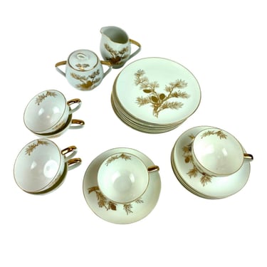 1950s Japanese Porcelain and 18k Gold Appliqué Dessert and Coffee Set - 20 Pcs. 