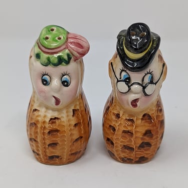 Vintage 50s Anthropomorphic Peanut Salt and Pepper Shakers with Hats - Made in Japan 