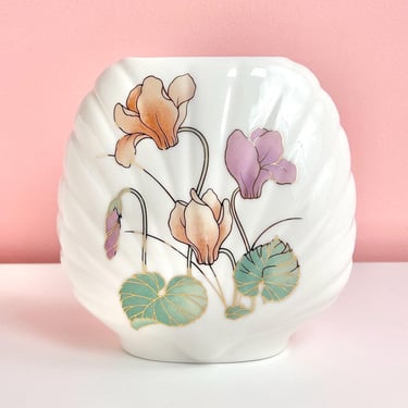 Japanese Shell Vase with Flower Design 