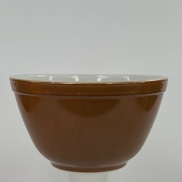 Small Pyrex Bowl in Brown - Ideal for Mixing, Baking, Serving - Holds 1 1/2 Pints - Kitchen Essential 