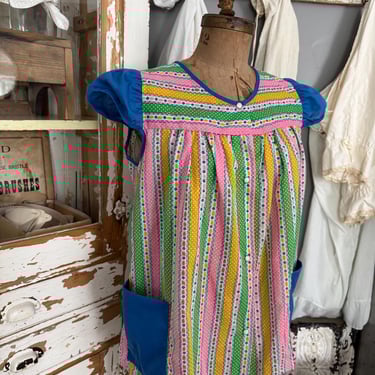 Vintage 70s Cap Sleeve Rainbow Daisy and Polka Dot Smock Top with Deep Pockets; 60s Spring Neon Patchwork Apron Blouse XL 