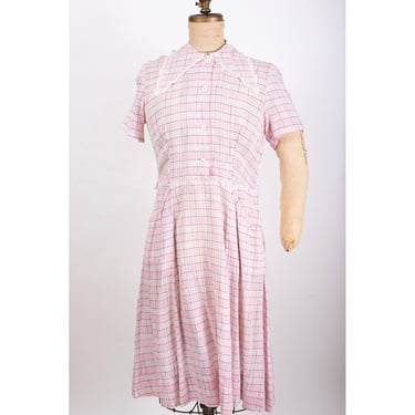 Vintage 1940s cotton day dress / Pink plaid summer weight / Pointed collar / M 