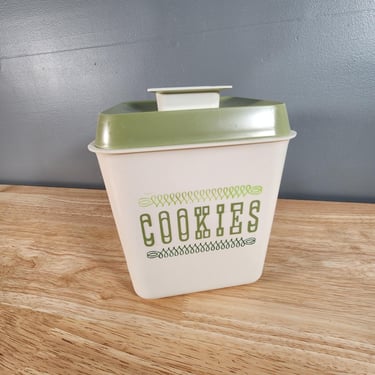 Lustro Ware Plastic Cookie Jar NOS 