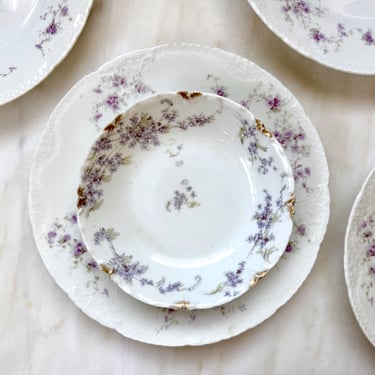 Theodore Haviland Limoges France Haviland Dinner Plates Set of Four Lavender Purple Floral Flowers Pattern Replacement Bone China 1800s 