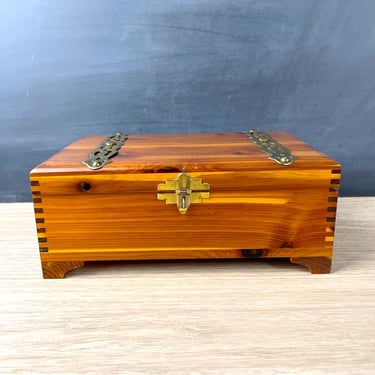 Cedar jewelry box - 1960s vintage storage 
