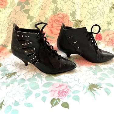 1980's black leather studded ankle boots 80's goth lace up witchy cutout heeled pointed gothic shoes wingtip low kitten high heels size 6.5 